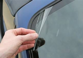 Видалення сколів на лобовому склі: поради для киян